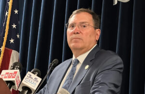 Procurador-geral de Nova York desafia autoridade do procurador interino dos EUA que investiga seus processos contra Trump Yahoo news home