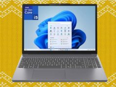 Produtividade para presentes – este laptop Lenovo tem mais de 70% de desconto Laptop cinza com processador Intel Core i5 de 13ª geração, exibindo uma área de trabalho do Windows 11 com o menu Iniciar aberto.