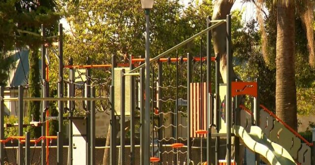 Professor substituto acusado de crimes sexuais contra crianças
