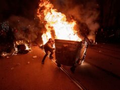 Protestos abalam a nação europeia à medida que o prazo da zona euro se aproxima – Putin observa de perto Protestos abalam a nação europeia à medida que o prazo da zona euro se aproxima – Putin observa de perto