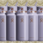 Garrafa de água Lavender Hydro Flask com detalhes em ouro rosa e palha.