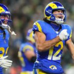 O wide receiver do Los Angeles Rams, Puka Nacua (12), marca um touchdown durante o segundo tempo de um jogo de futebol americano da NFL contra o Seattle Seahawks, quinta-feira, 18 de dezembro de 2025, em Seattle.