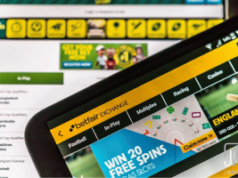 Punter que processou a Betfair após perda de quase US$ 2 milhões em jogos perde recurso O caso de apelação da Betfair pode atrapalhar o jogo online após perdas de £ 1,5 milhão. Imagem de alguém jogando na plataforma Betfair em um tablet