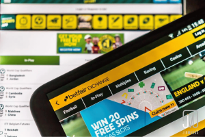 Punter que processou a Betfair após perda de quase US$ O caso de apelação da Betfair pode atrapalhar o jogo online após perdas de £ 1,5 milhão. Imagem de alguém jogando na plataforma Betfair em um tablet