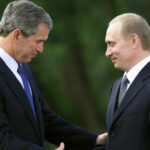 Putin com Donald Trump em sua cúpula de paz em agosto