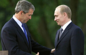 Putin disse a Bush que a Ucrânia era “parte da Rússia” em 2001 Putin com Donald Trump em sua cúpula de paz em agosto