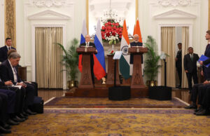 Putin e Modi discutem comércio e paz nas negociações de cúpula na Índia Putin e Modi discutem comércio e paz nas negociações de cúpula na Índia