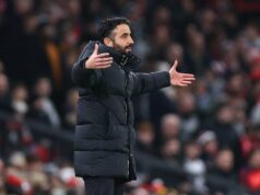 Quatro decisões que Ruben Amorim errou no empate do Manchester United com o West Ham Manchester United ataca escanteio contra o West Ham