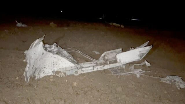 Queda de avião que transportava o principal general da Líbia provoca encerramento do espaço aéreo sobre a capital da NATO
