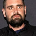 Quem é Nick Reiner, preso pela morte de seu pai, o cineasta Rob Reiner?