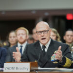 Quem é o almirante Frank Bradley? Comandante em destaque por ataque na Venezuela