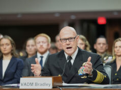 Quem é o almirante Frank Bradley? Comandante em destaque por ataque na Venezuela Quem é o almirante Frank Bradley? Comandante em destaque por ataque na Venezuela