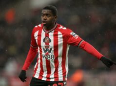 Quem é o alvo do Man Utd, Noah Sadiki? Idade, posição, estatísticas, comparações com N’Golo Kante Noah Sadiki jogando contra o Arsenal