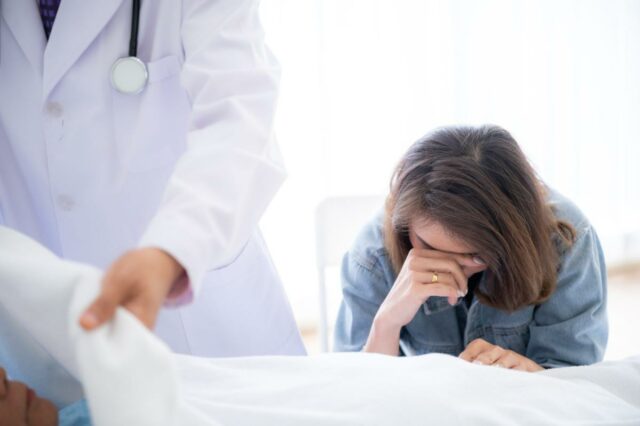 Querida Abby: Meu filho escolheu a Disneylândia em vez de sua tia doente
