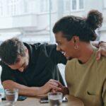 Querida Abby: Minha paixão está dormindo comigo, mas acha que ser gay é errado