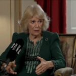 Rainha Camilla da Grã-Bretanha lembra de ter sido atacada em trem quando era adolescente