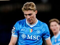 Rasmus Hojlund admite problema de gol no Napoli, com o emprestado do Man Utd agora em uma seca Rasmus Hojlund faz careta, com camisa do Napoli
