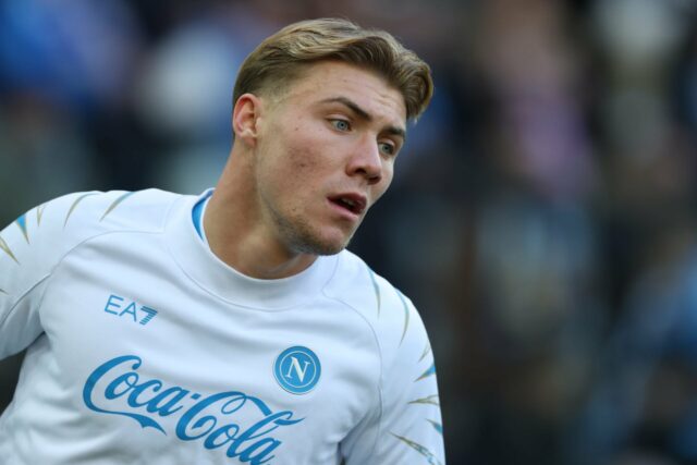 Rasmus Hojlund agora enfrenta a ameaça que temia no Napoli, Romelu Lukaku treina com o Napoli na Arábia Saudita