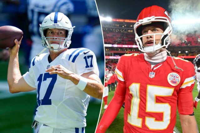 O quarterback do Indianapolis Colts, Philip Rivers (17), lança durante o treino.