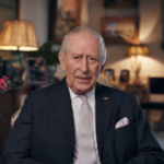 Rei Charles dá atualização em mensagem de vídeo sobre sua jornada contra o câncer