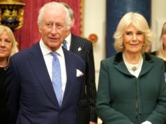 Rei Charles e Rainha Camilla revelam seu cartão de Natal de 2025 Recurso Por que a família real não troca presentes extravagantes no Natal