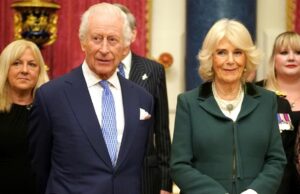 Rei Charles e Rainha Camilla revelam seu cartão de Natal de 2025 Recurso Por que a família real não troca presentes extravagantes no Natal