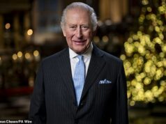 Rei Charles pede ‘desintoxicação digital’ durante a época festiva para focar na família e amigos no discurso de Natal O Rei Charles usou seu discurso de Natal para exortar as pessoas a adotarem uma 'desintoxicação digital' durante a época festiva e se concentrarem na família e nos amigos