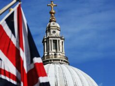 Reino Unido enfrenta reação quando professor é demitido por dizer a estudante que a Grã-Bretanha é um país cristão Reino Unido enfrenta reação quando professor é demitido por dizer a estudante que a Grã-Bretanha é um país cristão