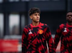 Relatório: Como o Man Utd está se sentindo em manter JJ Gabriel enquanto o Barcelona pressiona para contratar o garoto maravilha JJ Gabriel comemora pelo Manchester United.