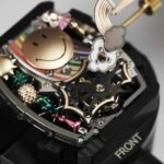 O relógio Smiley Richard Mille rm88 vale cerca de US$ 5,7 milhões, com apenas 50 já fabricados. Um deles foi roubado de uma residência em Canberra, Austrália.