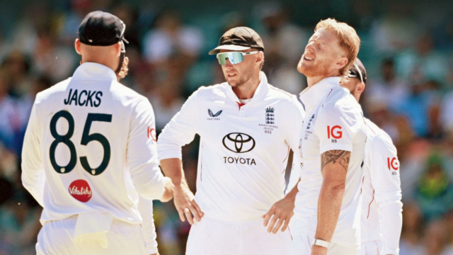 Ressaca de cinzas? Inglaterra investiga jogadores que beberam na praia
