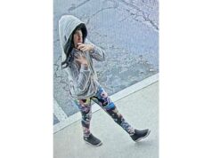 Restos mortais de Melodee Buzzard, de 9 anos, encontrados em Utah; mãe acusada de assassinato Melodee Buzzard é mostrada em uma foto tirada em 2023, que é uma das fotos mais recentes que os investigadores têm da menina antes de seu desaparecimento.