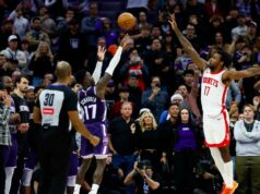 Resumo da NBA: cesta de três pontos no final do OT de Dennis Schroder leva Kings à frente do Rockets lightbox-info