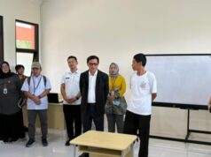 Revendo as Escolas Populares em Semarang, o Ministério Coordenador do PM garante instalações de apoio adequadas Revendo as Escolas Populares em Semarang, o Ministério Coordenador do PM garante instalações de apoio adequadas