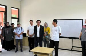 Revendo as Escolas Populares em Semarang, o Ministério Coordenador do PM garante instalações de apoio adequadas Revendo as Escolas Populares em Semarang, o Ministério Coordenador do PM garante instalações de apoio adequadas