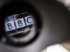 Revisão da Carta da BBC lançada em meio a turbulência jurídica: a emissora deve ‘permanecer ferozmente independente, responsável e ser capaz de comandar a confiança pública’ BBC