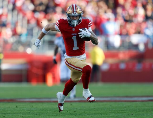 Ricky Pearsall Jr., do 49ers, luta contra lesões no tornozelo Ricky Pearsall (1) do San Francisco 49ers torce o tornozelo após uma recepção contra Kevin Winston Jr. (23) do Tennessee Titans no primeiro quarto no Levi's Stadium em Santa Clara, Califórnia, no domingo, 14 de dezembro de 2025. Ele permaneceria no jogo. (Nhat V. Meyer/Grupo de Notícias da Bay Area)