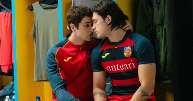 'Rivalidade acalorada' pode ter acabado, mas este programa sexy da Connor Storrie e Hudson Williams em rivalidade acalorada