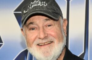 Rob Reiner: sua vida e obra em fotos, de ‘All in the Family’ a ‘The Princess Bride’ e ‘The Bear’ LOS ANGELES - 1º DE JANEIRO: Membros do elenco, a partir da esquerda, Rob Reiner como Michael Stivic, Sally Struthers como Gloria Bunker-Stivic e Carroll O'Connor como Archie Bunker na série da rede de televisão CBS