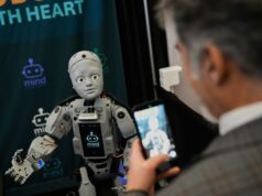 Robôs humanóides ocupam o centro do palco na cúpula do Vale do Silício, mas o ceticismo permanece Robôs humanóides ocupam o centro do palco na cúpula do Vale do Silício, mas o ceticismo permanece