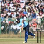 Rohit Sharma expulso por pato na primeira bola durante o jogo Mumbai x Uttarakhand Vijay Hazare Trophy