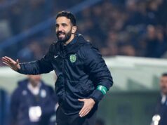 Ruben Amorim abandonou duas tácticas utilizadas no Sporting Lisboa, prova que se adaptou no Man Utd Ruben Amorim durante a partida da Premier League entre Wolves e Manchester United no Molineux em 2025 em Wolverhampton, Inglaterra.