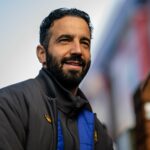 Ruben Amorim, técnico do Manchester United, observa antes da partida da Premier League entre Crystal Palace e Manchester United em Selhurst Park em 30 de novembro de 2025