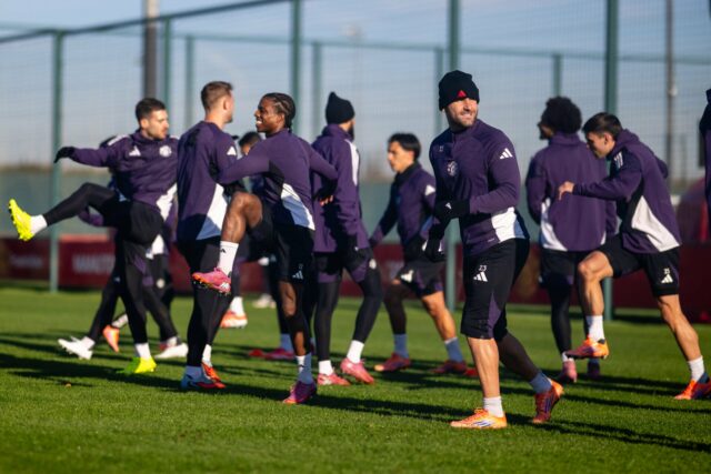 Ruben Amorim convoca o imponente garoto-prodígio do Man Utd, de Ruben Amorim convoca o imponente garoto-prodígio do Man Utd, de 17 anos, para o treinamento do time principal antes do confronto dos Wolves