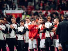 Ruben Amorim criou uma estrela inesperada no Man Utd na temporada passada, mas ele não está em lugar nenhum agora Ruben Amorim com traje do Manchester United durante derrota para o Everton.