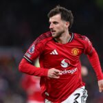 Mason Mount em ação durante a partida da Premier League entre Manchester United e Newcastle United em Old Trafford em 2025 em Manchester, Inglaterra.