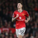 Benjamin Sesko, Bryan Mbeumo e Leny Yoro comemoram contra o Sunderland