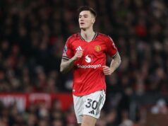 Ruben Amorim destaca a maior diferença entre a dupla do Man Utd Benjamin Sesko e Joshua Zirkzee Benjamin Sesko, Bryan Mbeumo e Leny Yoro comemoram contra o Sunderland