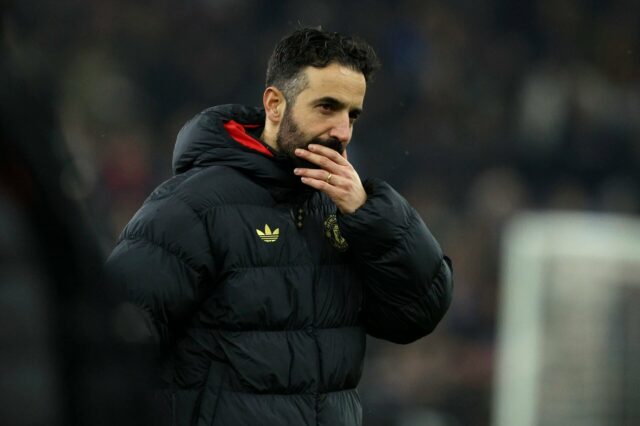 Gabriele Biancheri durante treino do Manchester United com um sorriso no rosto.