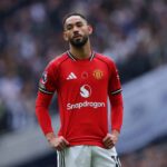 A estrela do Manchester United, Matheus Cunha, comemora com Leny Yoro, Benjamin Sesko e Diogo Dalot durante a partida da Premier League entre Manchester United e Brighton em Old Trafford, em Manchester, Inglaterra, em 2025.